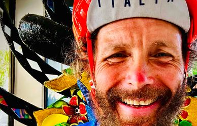I diari della bicicletta di Jovanotti in Sud America: su RaiPlay, la prima parte del suo docu-trip Aracataca