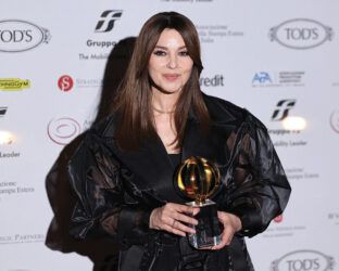 Monica Bellucci, Globo d’Oro alla carriera: «Sognavo Anna Karenina, ma ormai sono fuori età temo…»