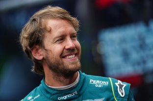 Vettel dice addio alla F1: il ritiro del pilota-uomo entrato nel cuore delle persone