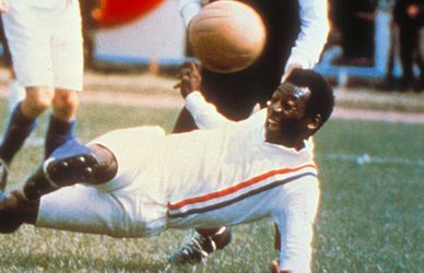 Ricordando Pelé: stasera in tv c’è Fuga per la vittoria, il film con la rovesciata più famosa della Storia