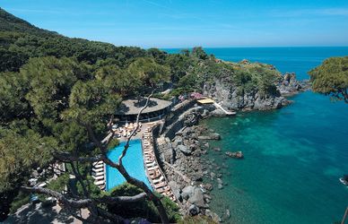 Le 10 spiagge d’hotel più scenografiche d’Italia