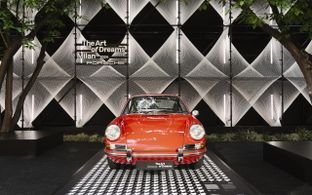 Milano, Porsche debutta alla Design Week. E lancia la nuova Macan elettrica