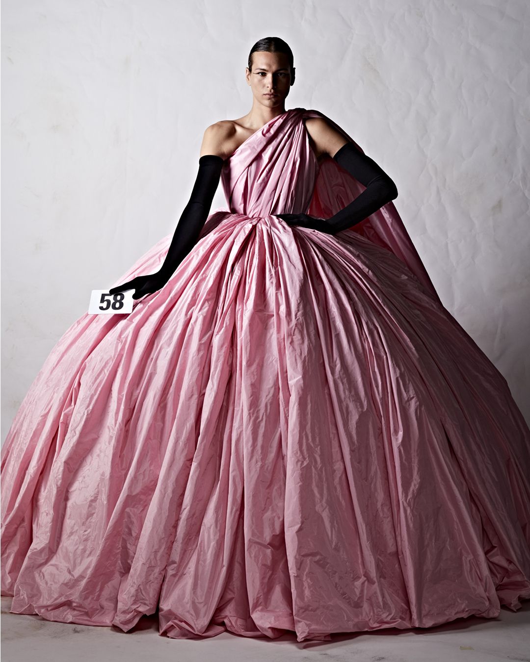 Le foto della sfilata Balenciaga Haute Couture a/i 22 - immagine 56