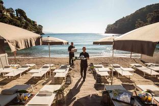 Le 10 spiagge d’hotel più scenografiche d’Italia