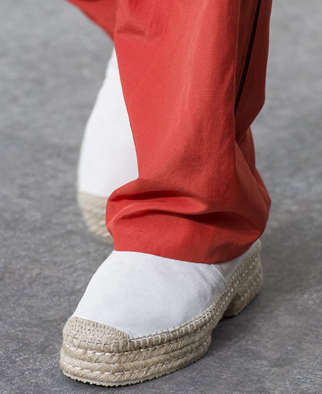 Sandali uomo mare, sneakers e stringate. L&#8217;estate 2020 ai piedi- immagine 4