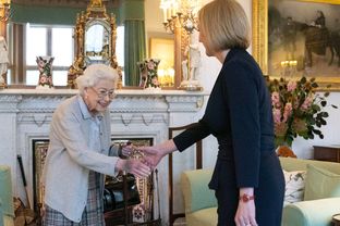 William e Harry riuniti per dare l’ultimo saluto alla nonna Regina Elisabetta?