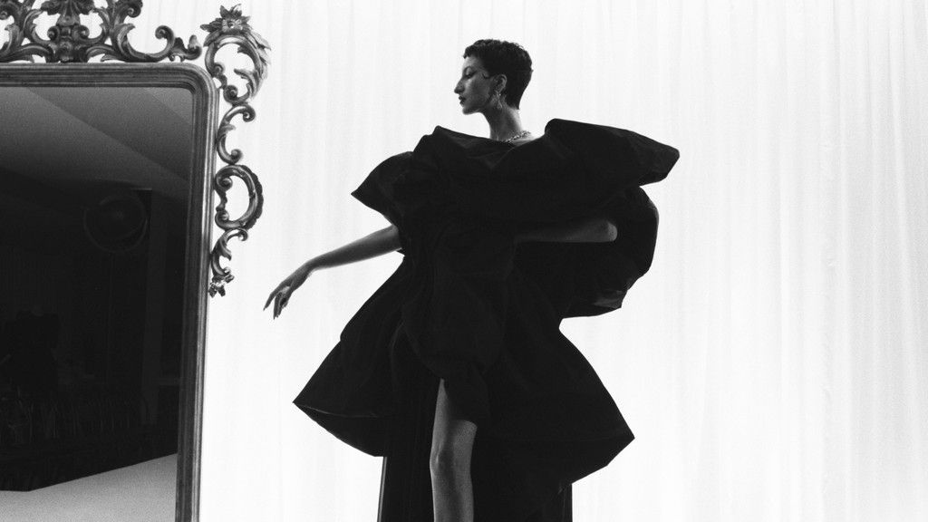 Dolce&#038;Gabbana Alta Moda: essenziale, in pezzo unico nero- immagine 3