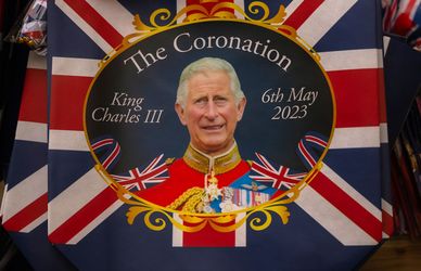 Aspettando l’incoronazione di Re Carlo III: i sì e i no per il dress code