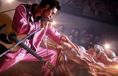 Film da vedere: Elvis di Baz Luhrmann, lo sgargiante ritratto del re del rock and roll