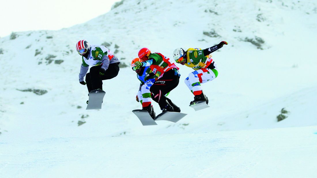 Snowboard cross: salti e velocità con la tavola - immagine 4