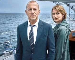 In prima visione tv stasera c’è “La donna in mare”, thriller tedesco al cardiopalma