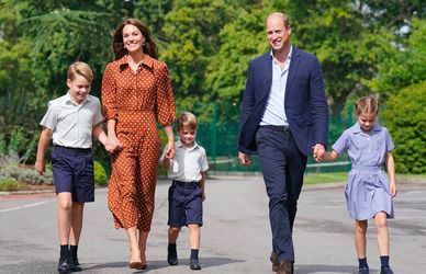 Kate Middleton e William genitori «qualsiasi»: le foto del primo giorno di scuola di George, Charlotte e Louis