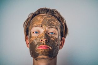 Le migliori maschere viso per la pelle dell’uomo e come farle