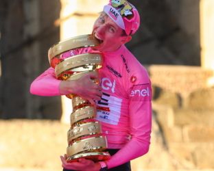 Giro d’Italia 2024: top, flop e la vittoria di Tadej Pogacar