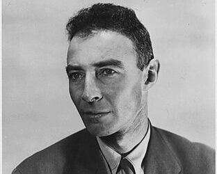 Robert Oppenheimer, tutti i libri sull’inventore della bomba atomica