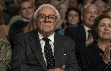 Anthony Hopkins in ‘One Life’: la scena centrale del film sull’eroe inglese dell’Olocausto