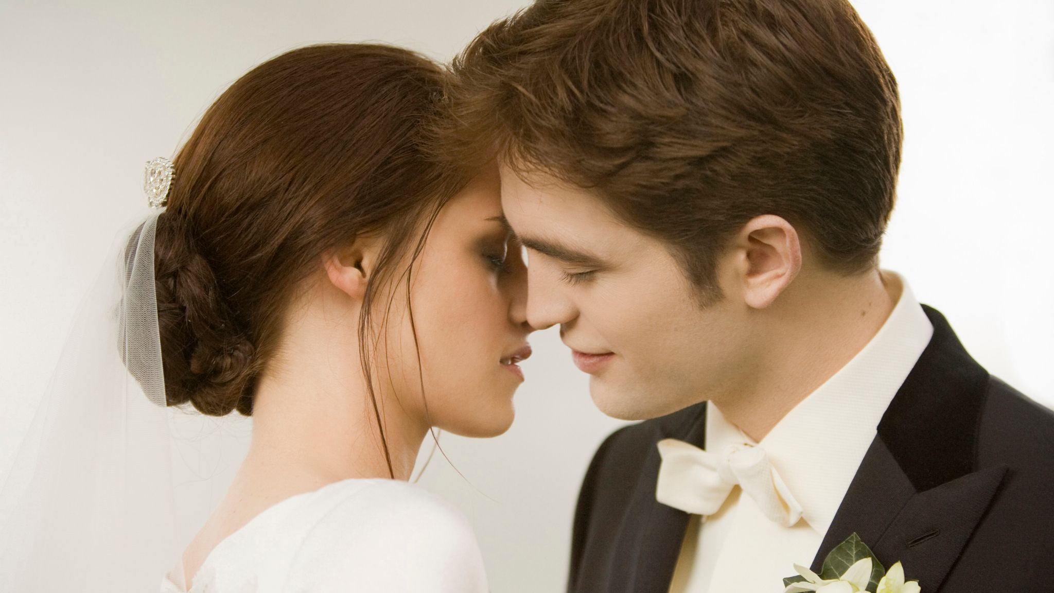 Twilight Breaking Dawn &#8211; Parte 1: il matrimonio fra Edward il vampiro e Bella- immagine 2