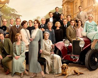 Stasera in prima visione ‘Downton Abbey 2. Una nuova era’, su Sky e in streaming su NOW: Crawley in trasferta