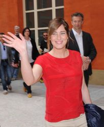 Maria Elena Boschi, ministro di stile. In rosso e blu