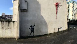 Banksy a Bristol: il nuovo murales per San Valentino 2020