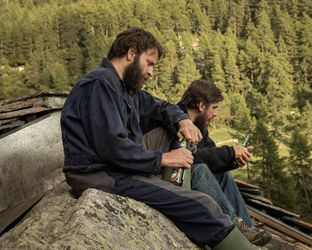 Perché Le otto montagne, con Alessandro Borghi e Luca Marinelli, è il film da vedere al cinema a Capodanno