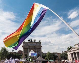 GUIDA A Milano Pride, dai talk alla parata conclusiva all’Arco della Pace: tutti gli eventi in città