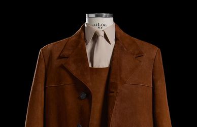 Forma ibrida, né giacca né cappotto: il soprabito