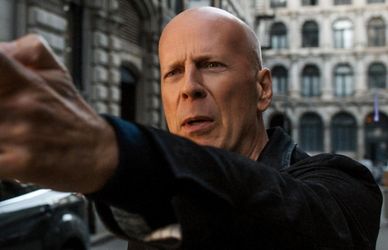 Stasera in tv c’è Il Giustiziere della notte con Bruce Willis: le differenze con il controverso film di culto originale