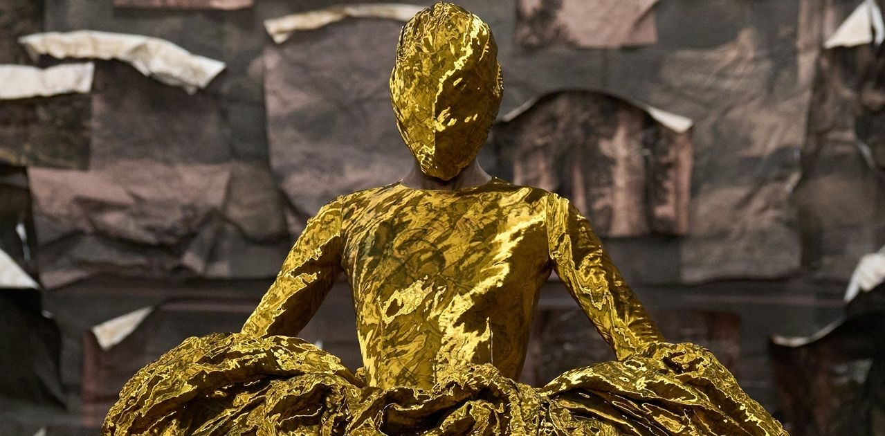 Balenciaga Couture, addio con cinismo glam