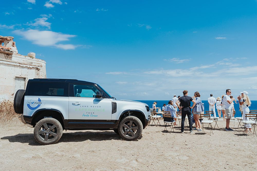 Jaguar Land Rover, star in Sardegna tra sostenibilità e vela- immagine 5