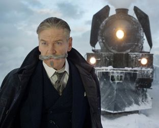 Il miglior Poirot contro Sanremo: il film da vedere stasera è Assassinio sull’Orient Express