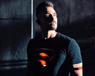 Schiena al top con l’esercizio Superman: come farlo e quali muscoli coinvolge