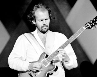Addio a una leggenda della musica: Lasse Wellander, il chitarrista degli ABBA, è morto a soli 70 anni