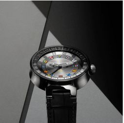 Louis Vuitton Tambour Moon Dual Time, tutte le ore del mondo