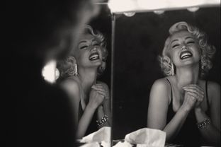 A Venezia79 oggi giovedì 8 settembre è il giorno di Blonde, il film su Marilyn Monroe, e di Siccità di Virzì