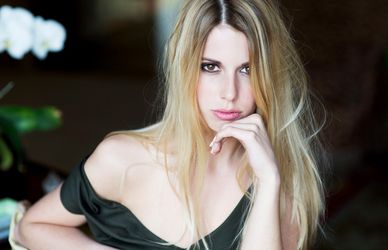 Larissa, figlia di Sofia d’Asburgo, la principessa (sexy) 2.0. Intervista e foto