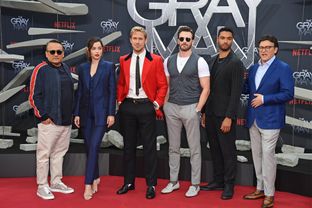 Ryan Gosling e Chris Evans nemici-amici: raccontano The Gray Man, lo spy-action da oggi su Netflix