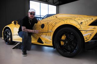 Supercar e tatuaggi: Dr. Woo “firma” la Lamborghini Huracan