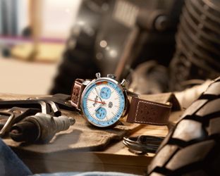 Breitling e Deus: dalla Svizzera all’Australia per una collab tra orologeria e moto custom