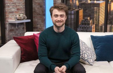 Daniel Radcliffe irriconoscibile nel nuovo film: tutte le trasformazioni dell’ex Harry Potter