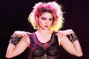 Like a Virgin, il video cult di Madonna compie 35 anni