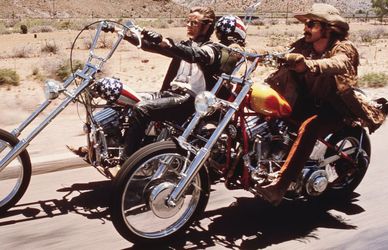 Due ruote cult: le moto più celebri di film e serie tv