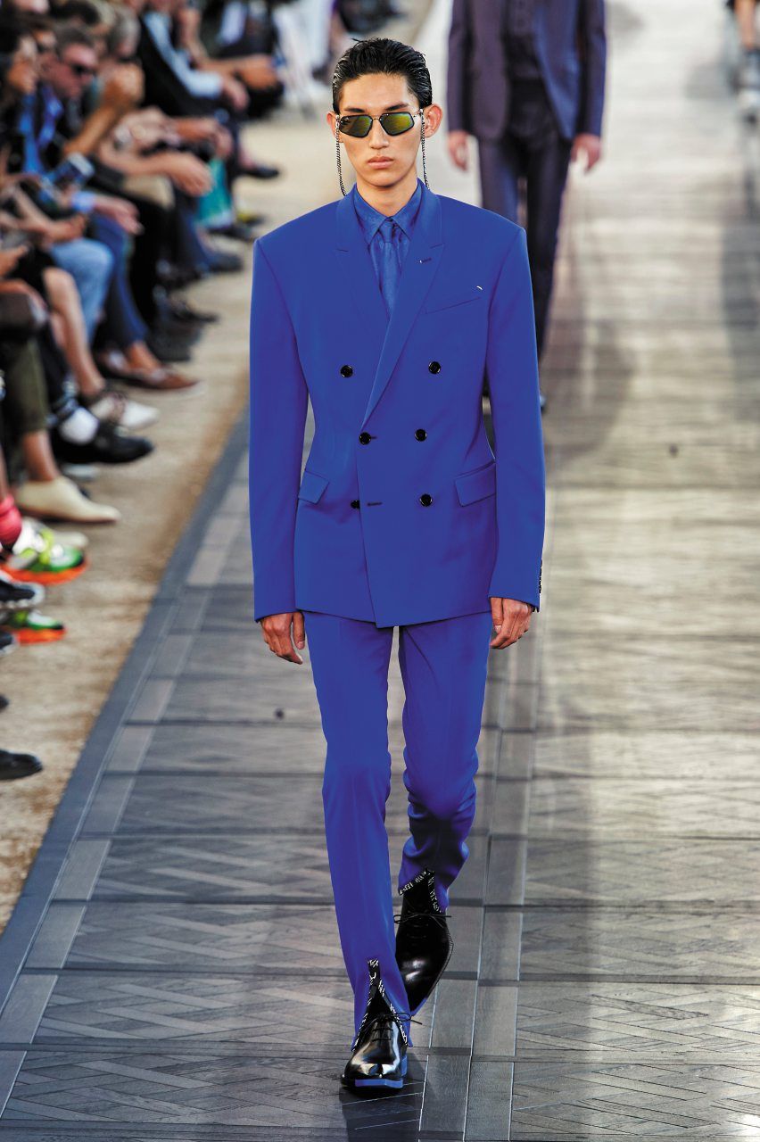 moda uomo 2020 colori blu tendenze moda uomo primavera estate 2020 moda uomo colori blu Berluti