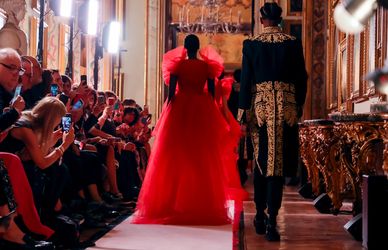 Giambattista Valli per H&M sfila a Roma tra le meraviglie dell’arte