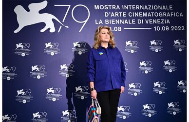 Catherine Deneuve, Leone d’Oro alla carriera di Venezia79: Leonessa sì, icona mai
