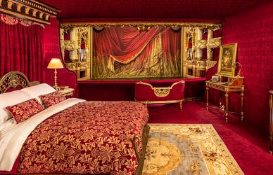 Il Palco d’Onore del Palais Garnier, la casa de Il fantasma dell’Opera… si trasforma in una camera di lusso
