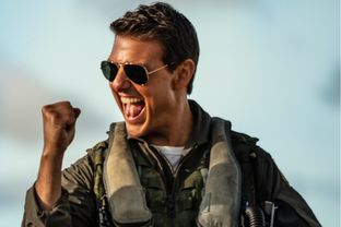 Top Gun: Meverick supera gli 880 milioni di dollari al box office e diventa il film di Tom Cruise che ha incassato di più in assoluto!