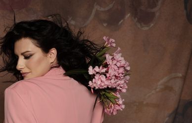 Laura Pausini e il nuovo album “Anime Parallele”: «Cosa cerchiamo mentre viviamo?»