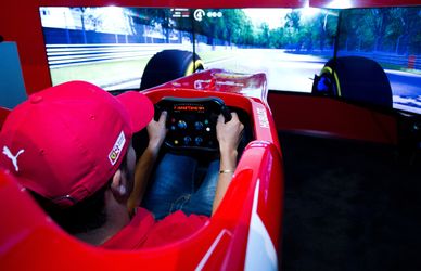 In pista per un giorno con il simulatore di F1 Ferrari