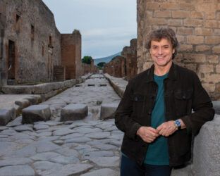 Alberto Angela torna stasera in tv con “Speciale Meraviglie: Pompei-Le nuove scoperte”: Che emozione…